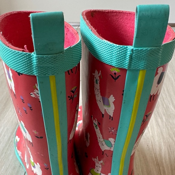 Hatley Girl”s Pink Llama Clastic Rain Boots with Teal Trim - Picture 13 of 15